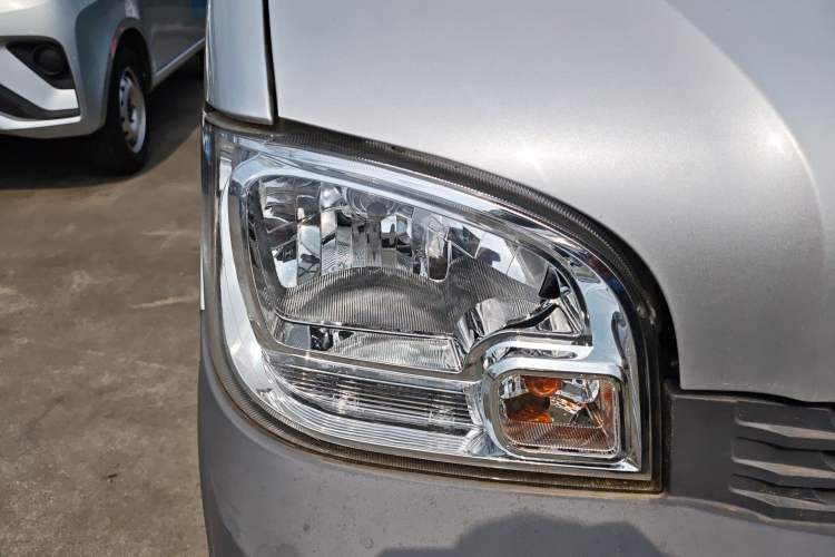Used Wuling Zhiguang 2015 1.2L Practical LS-I Model Right Front Headlight