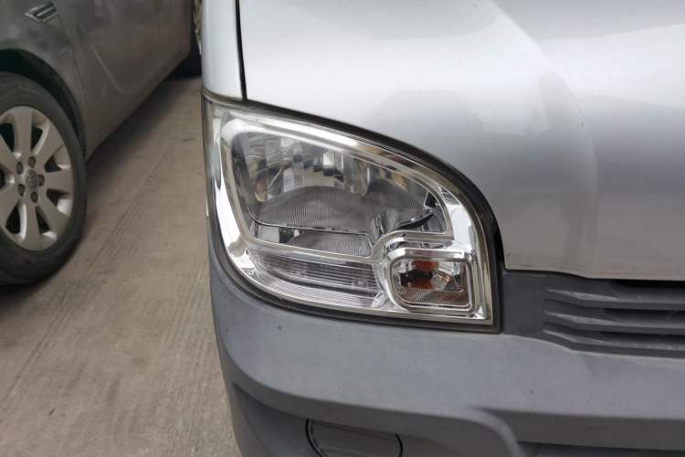 Used Wuling Zhiguang 2015 1.2L S Practical Model LSI Right Front Headlight