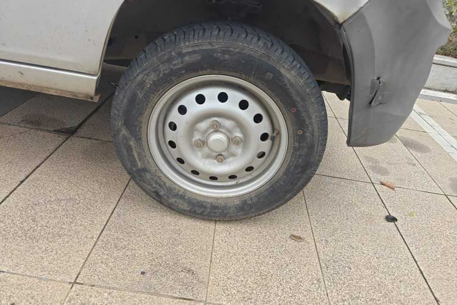 Used Wuling Zhiguang 2015 1.2L Practical LS-I Model Right Front Wheel Hub