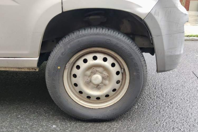 Used Wuling Zhiguang 2015 1.2L Practical LS-I Model Right Front Wheel Hub