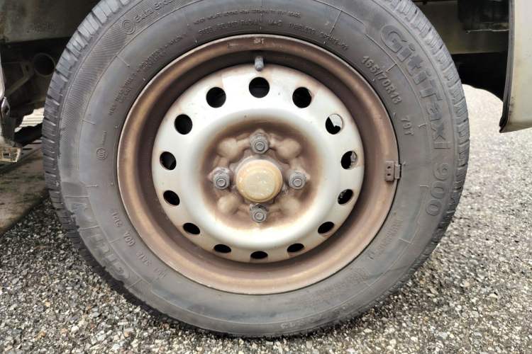 Used Wuling Zhiguang 2015 1.2L Practical LS-I Model Right Front Wheel Hub