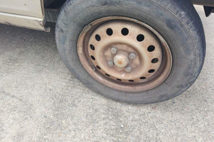 Used Wuling Zhiguang 2015 1.2L Practical LS-I Model Right Front Wheel Hub