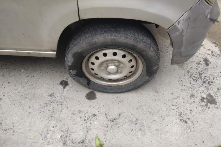 Used Wuling Zhiguang 2015 1.2L Practical LS-I Model Right Front Wheel Hub
