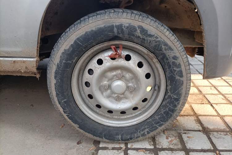 Used Wuling Zhiguang 2015 1.2L Practical LS-I Model Right Front Wheel Hub