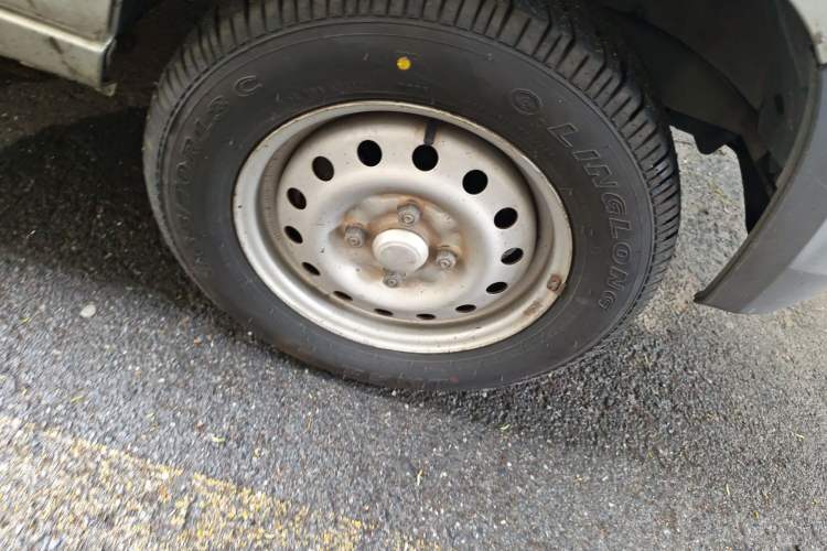 Used Wuling Zhiguang 2015 1.2L Practical LS-I Model Right Front Wheel Hub