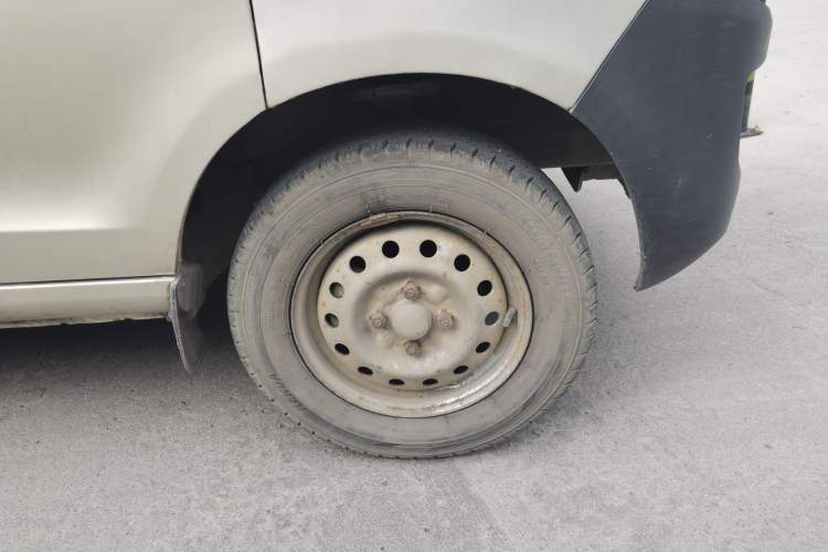 Used Wuling Zhiguang 2015 1.2L S Practical Model LSI Right Front Wheel Hub