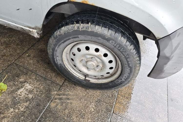 Used Wuling Zhiguang 2015 1.2L Practical LS-I Model Right Front Wheel Hub