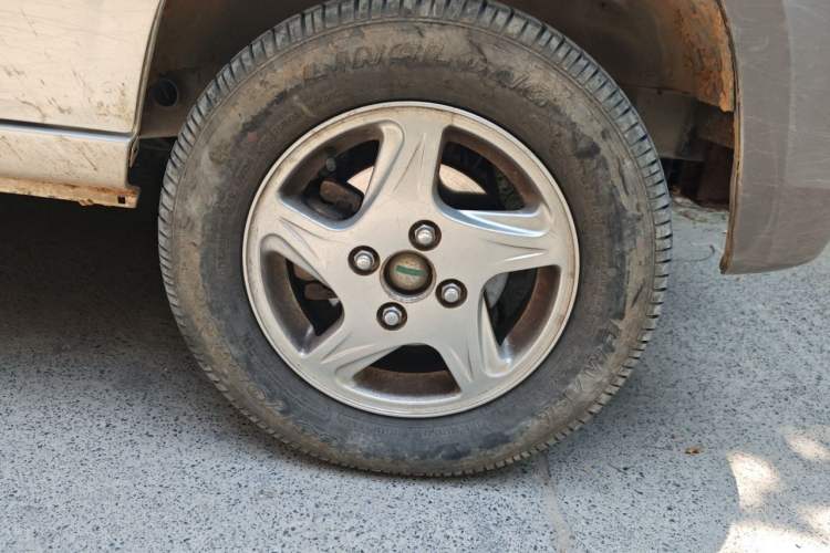Used Wuling Zhiguang 2015 1.2L Practical LS-I Model Right Front Wheel Hub