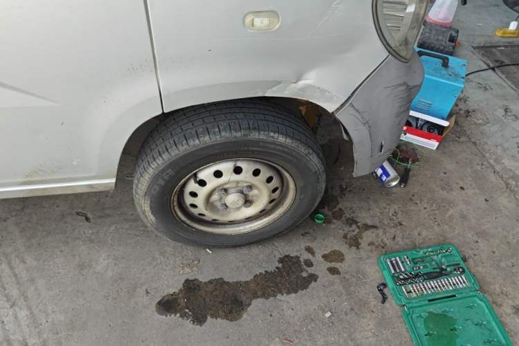 Used Wuling Zhiguang 2015 1.2L Practical LS-I Model Right Front Wheel Hub