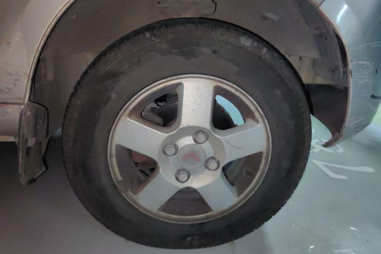 Used Wuling Zhiguang 2015 1.2L S Practical Model LSI Right Front Wheel Hub