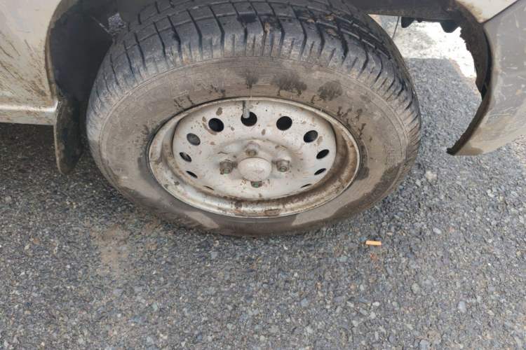 Used Wuling Zhiguang 2015 1.2L Practical LS-I Model Right Front Wheel Hub