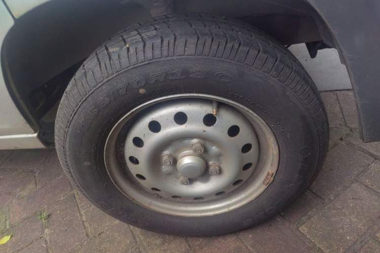 Used Wuling Zhiguang 2015 1.2L Practical LS-I Model Right Front Wheel Hub