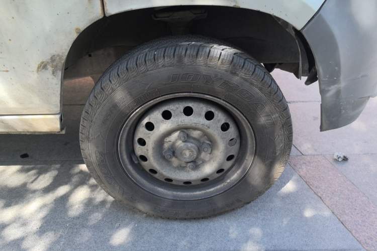 Used Wuling Zhiguang 2015 1.2L Practical LS-I Model Right Front Wheel Hub