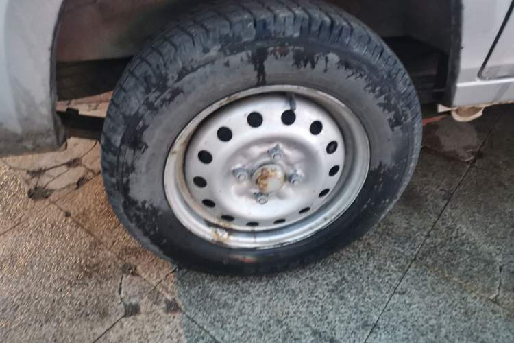 Used Wuling Zhiguang 2015 1.2L Practical LS-I Model Right Front Wheel Hub