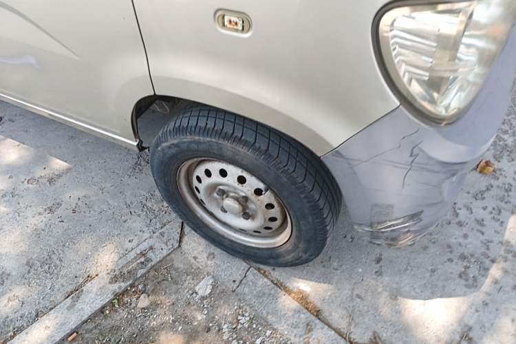 Used Wuling Zhiguang 2015 1.2L Practical LS-I Model Right Front Wheel Hub