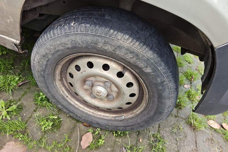 Used Wuling Zhiguang 2015 1.2L Practical LS-I Model Right Front Wheel Hub
