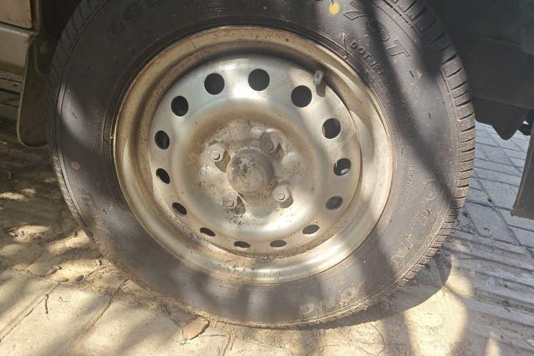 Used Wuling Zhiguang 2015 1.2L Practical LS-I Model Right Front Wheel Hub
