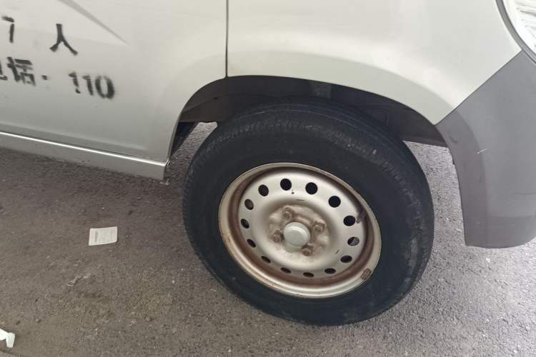 Used Wuling Zhiguang 2015 1.2L Practical LS-I Model Right Front Wheel Hub
