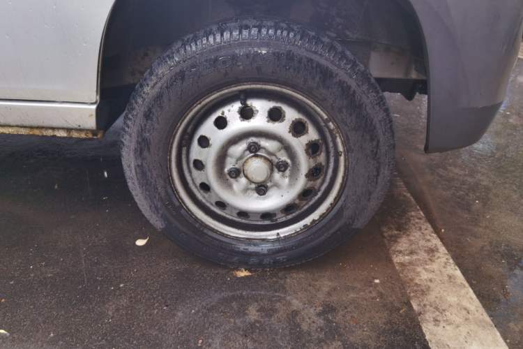 Used Wuling Zhiguang 2015 1.2L S Practical Model LSI Right Front Wheel Hub