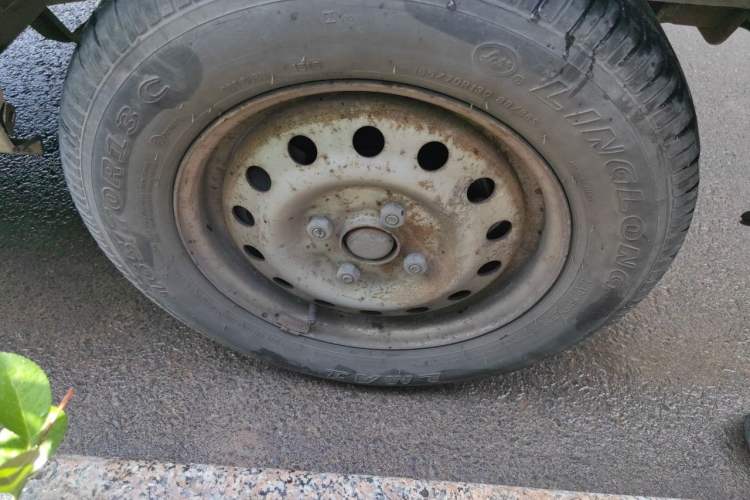 Used Wuling Zhiguang 2015 1.2L Practical LS-I Model Right Front Wheel Hub