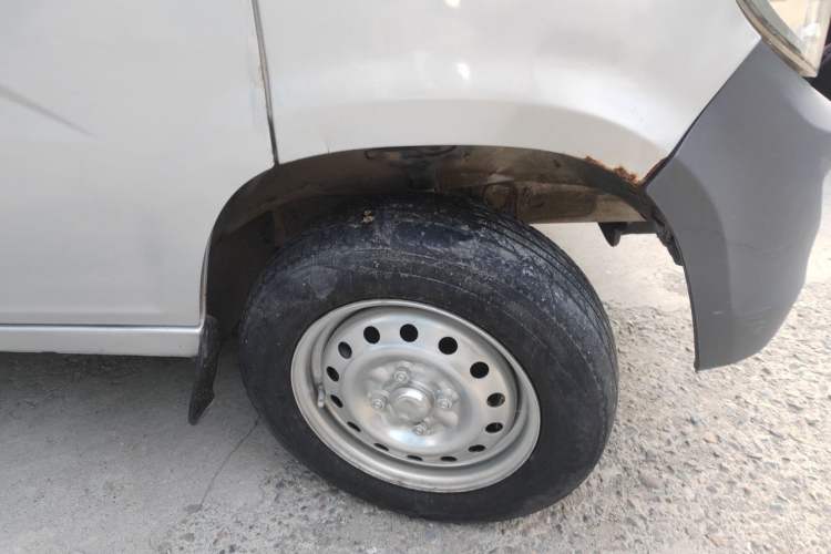 Used Wuling Zhiguang 2015 1.2L Practical LS-I Model Right Front Wheel Hub