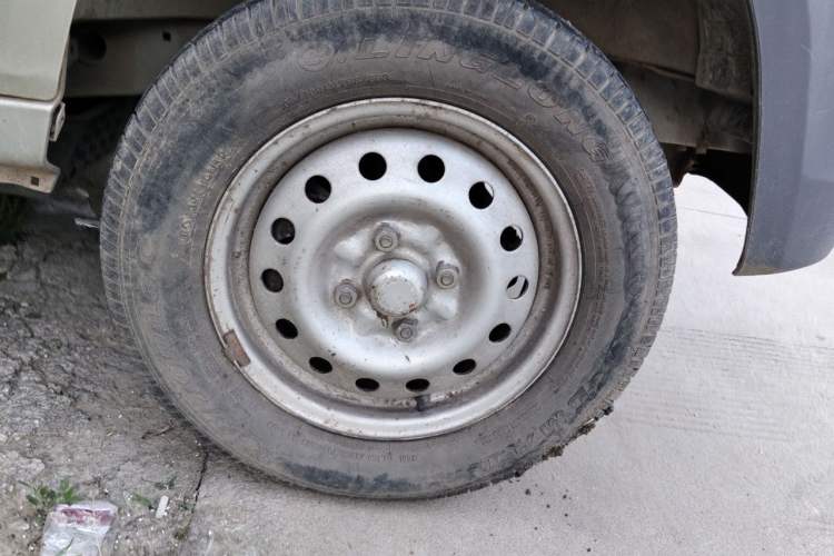 Used Wuling Zhiguang 2015 1.2L Practical LS-I Model Right Front Wheel Hub