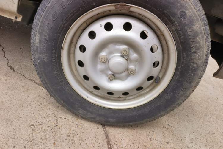 Used Wuling Zhiguang 2015 1.2L Practical LS-I Model Right Front Wheel Hub