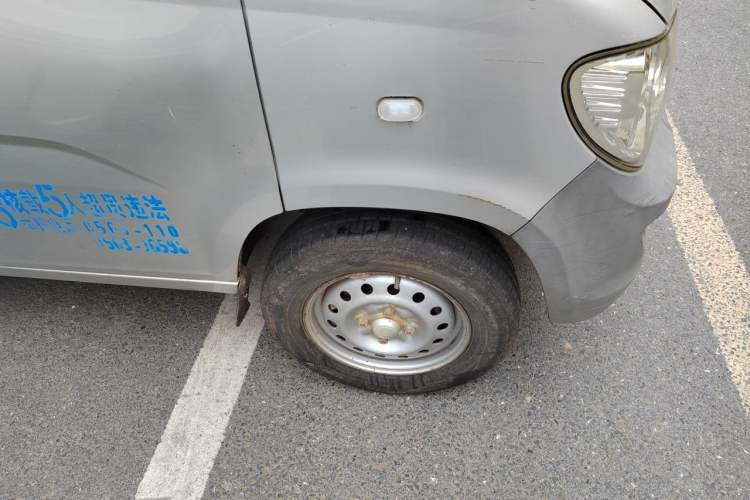 Used Wuling Zhiguang 2015 1.2L Practical LS-I Model Right Front Wheel Hub