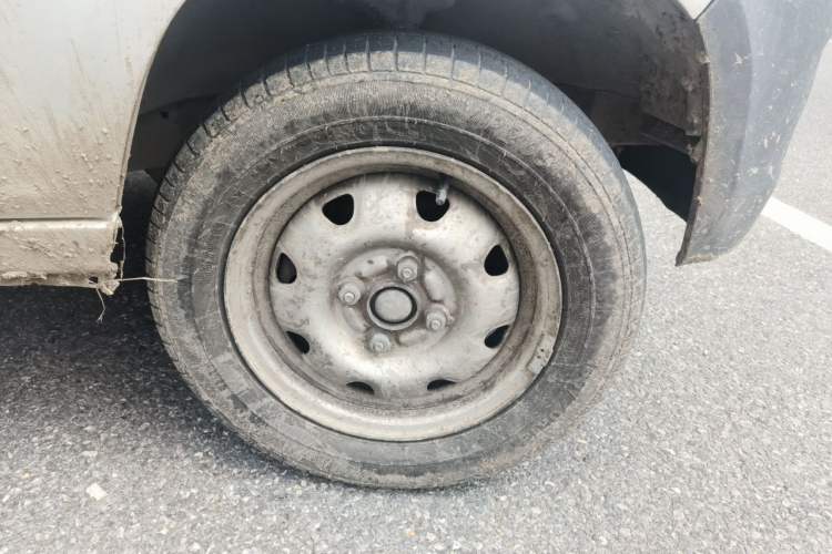 Used Wuling Zhiguang 2015 1.2L Practical LS-I Model Right Front Wheel Hub