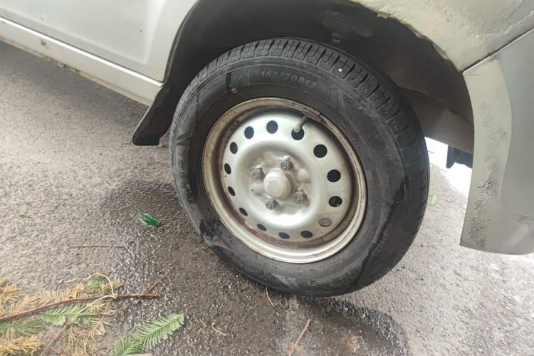 Used Wuling Zhiguang 2015 1.2L Practical LS-I Model Right Front Wheel Hub