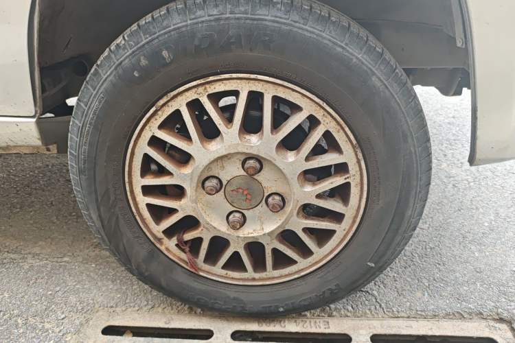 Used Wuling Zhiguang 2015 1.2L Standard Model LSI Right Front Wheel Hub