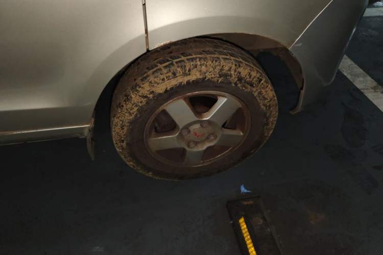 Used Wuling Zhiguang 2015 1.2L S Standard Model LSI Right Front Wheel Hub