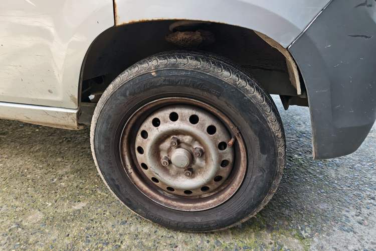 Used Wuling Zhiguang 2015 1.2L Practical LS-I Model Right Front Wheel Hub