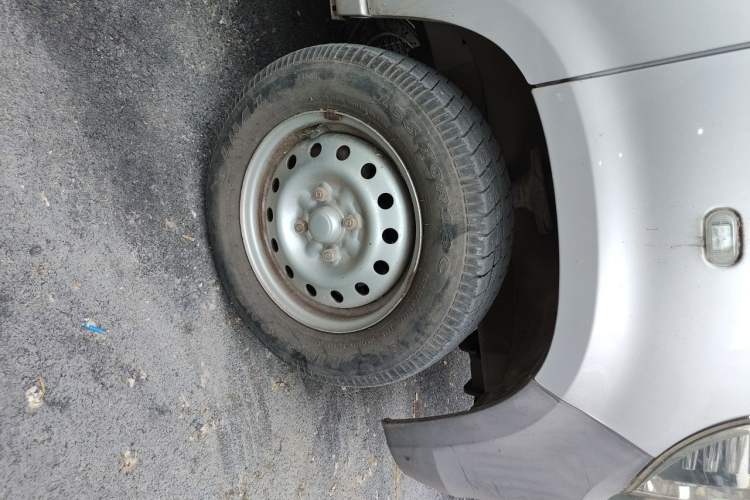 Used Wuling Zhiguang 2015 1.2L Practical LS-I Model Right Front Wheel Hub