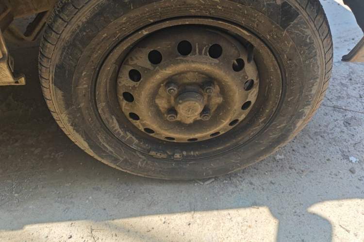 Used Wuling Zhiguang 2015 1.2L Practical LS-I Model Right Front Wheel Hub