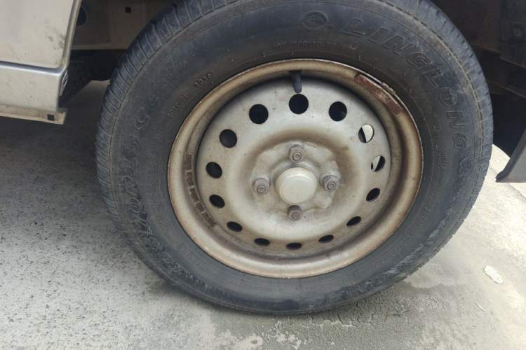 Used Wuling Zhiguang 2015 1.2L Practical LS-I Model Right Front Wheel Hub