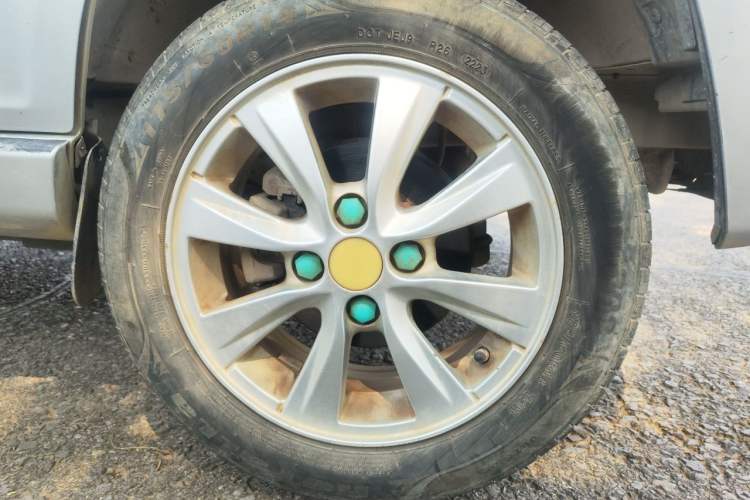 Used Wuling Zhiguang 2015 1.2L Practical LS-I Model Right Front Wheel Hub