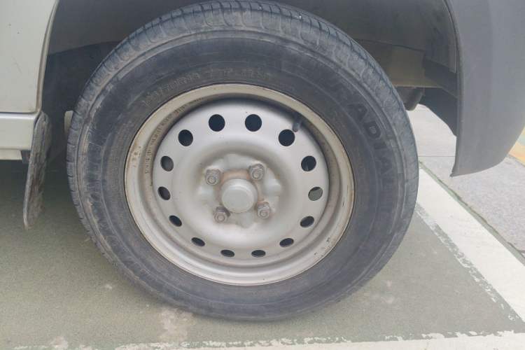 Used Wuling Zhiguang 2015 1.2L Practical LS-I Model Right Front Wheel Hub