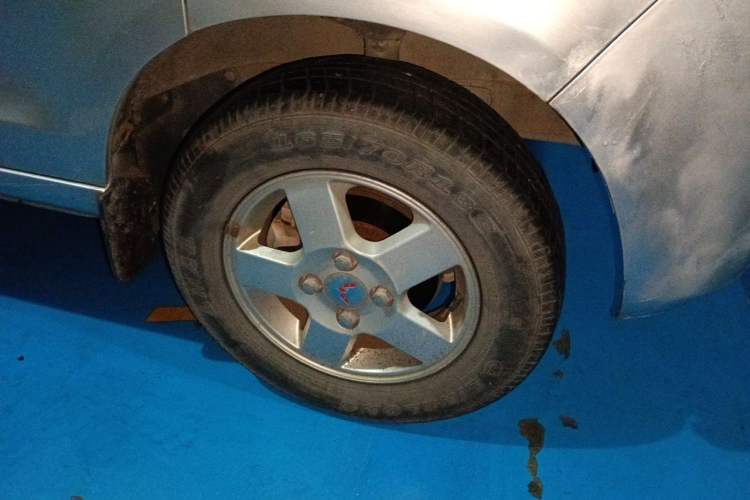 Used Wuling Zhiguang 2015 1.2L S Standard Model LSI Right Front Wheel Hub