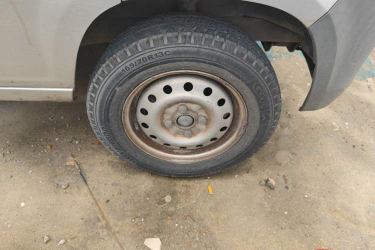 Used Wuling Zhiguang 2015 1.2L Practical LS-I Model Right Front Wheel Hub