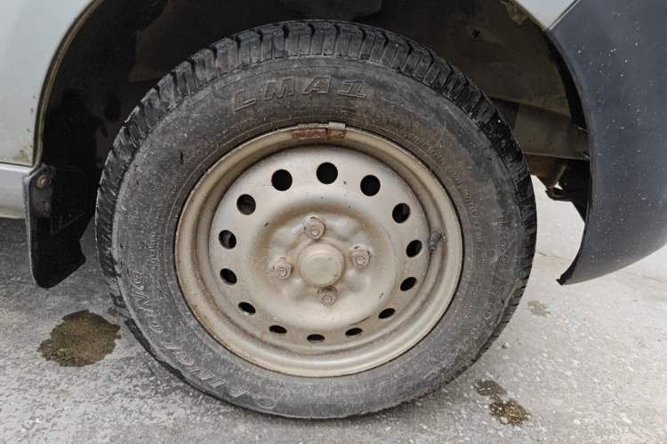 Used Wuling Zhiguang 2015 1.2L S Practical Model LSI Right Front Wheel Hub