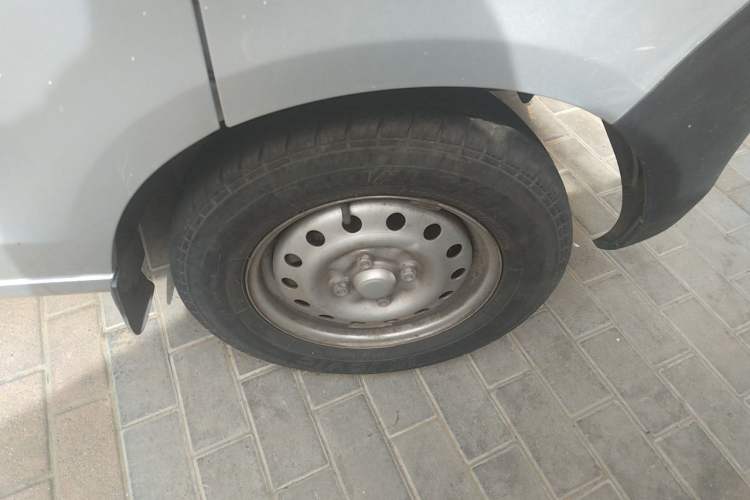 Used Wuling Zhiguang 2015 1.2L S Practical Model LSI Right Front Wheel Hub