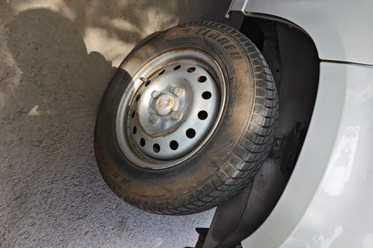 Used Wuling Zhiguang 2015 1.2L Practical LS-I Model Right Front Wheel Hub