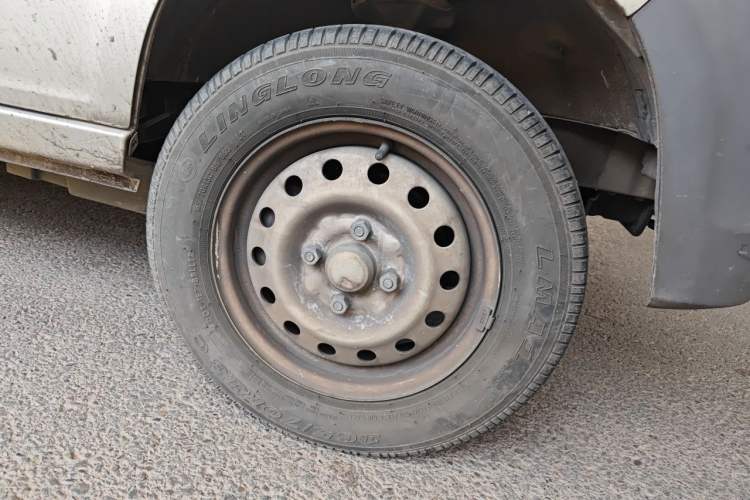 Used Wuling Zhiguang 2015 1.2L Practical LS-I Model Right Front Wheel Hub
