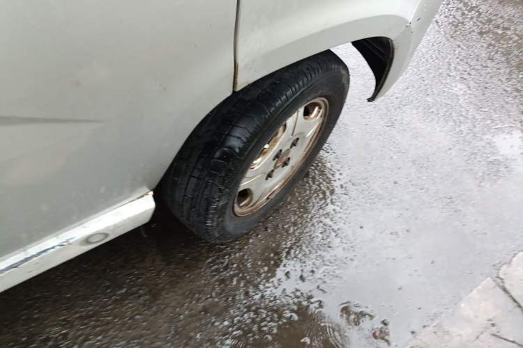 Used Wuling Zhiguang 2015 1.2L S Standard Model LSI Right Front Wheel Hub