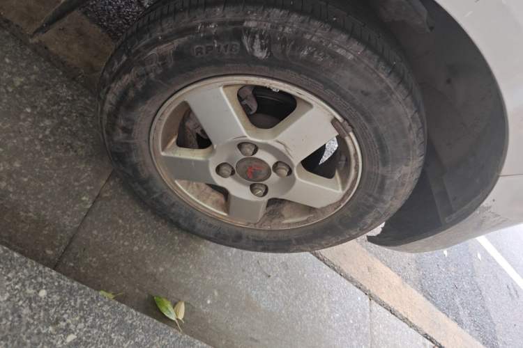 Used Wuling Zhiguang 2015 1.2L S Standard Model LSI Right Front Wheel Hub