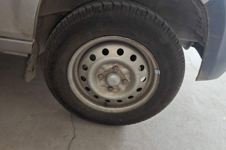 Used Wuling Zhiguang 2015 1.2L S Practical Model LSI Right Front Wheel Hub
