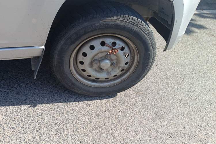 Used Wuling Zhiguang 2015 1.2L S Practical Model LSI Right Front Wheel Hub