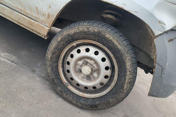 Used Wuling Zhiguang 2015 1.2L Practical LS-I Model Right Front Wheel Hub