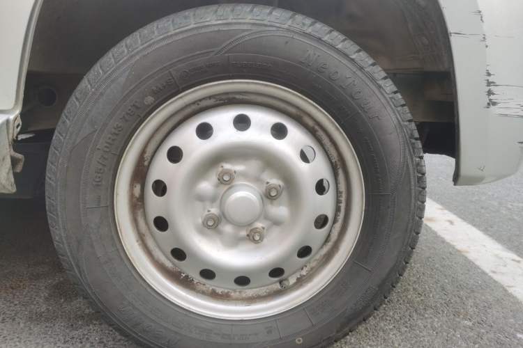 Used Wuling Zhiguang 2015 1.2L S Practical Model LSI Right Front Wheel Hub